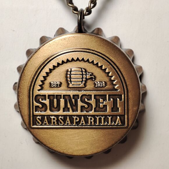 Fallout Sunset Sarsaparilla Bottlecap Necklace Official Bethesda Collectible - Picture 2 of 6